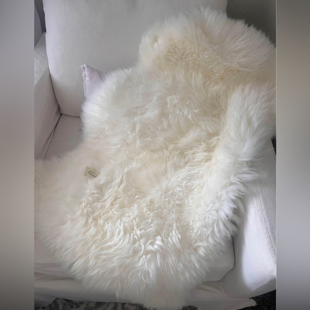 Overland ivory 100% sheepskin rug- brand new with tags!